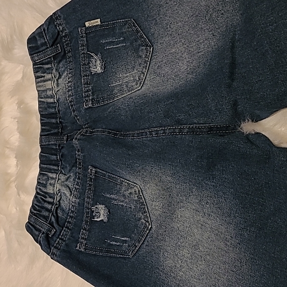 Distressed Boyfriend Jean's - Picture 4 of 7